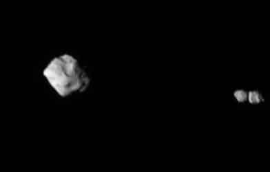 This image shows the asteroid Dinkinesh and its satellite as seen by the Lucy Long-Range Reconnaissance Imager (L’LORRI)