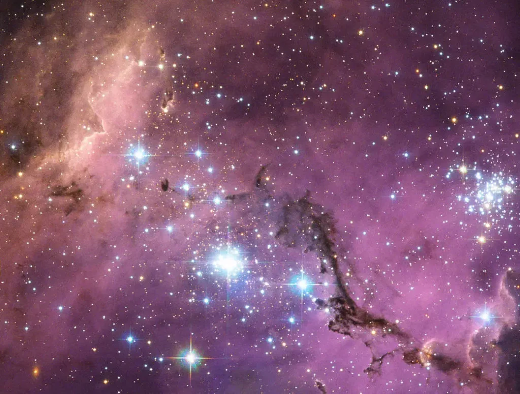 Nearly 200,000 light-years from Earth, the Large Magellanic Cloud, a satellite galaxy of the Milky Way, floats in space, in a long and slow dance around our galaxy.