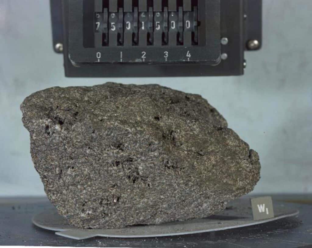 Image shows Moon rock, known as high-Ti basalt, sample from Apollo 17 mission like those analyzed in this study